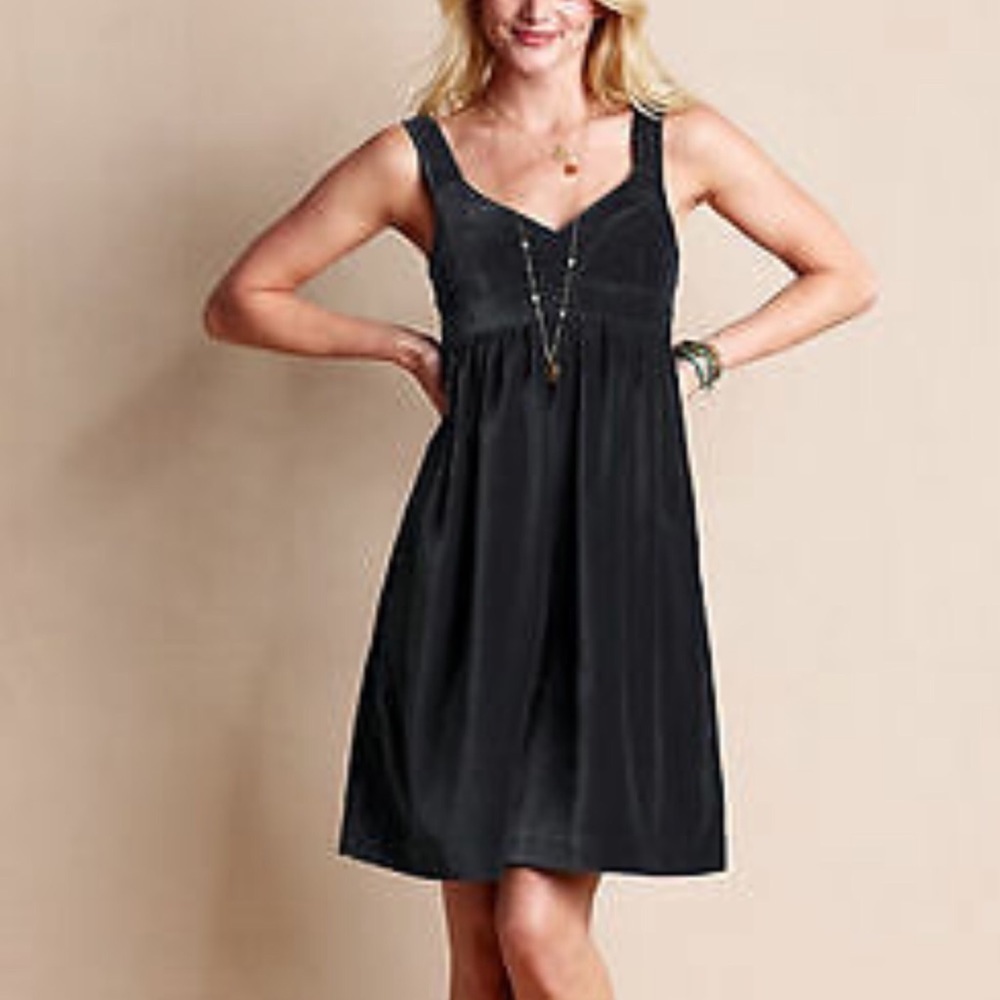 🆕 Velvet empire waist sleeveless mini…